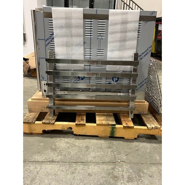 Scratch and Dent Moffat E32D5-2P Turbofan Single Deck Full Size Electric Digital Convection Oven with Steam Injection - 208V, 1 Phase, 5.8 kW