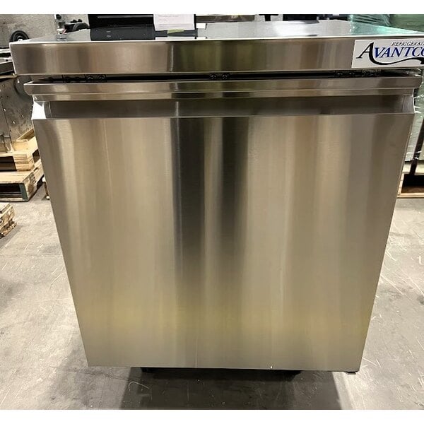 Scratch and Dent Avantco SS-UC-27R-HC 27" Undercounter Refrigerator
