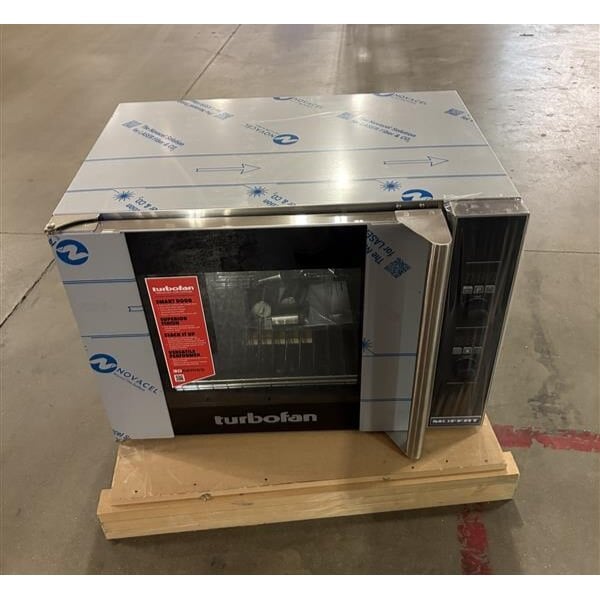 Scratch and Dent Moffat USE31D4-P Turbofan Single Deck Half Size Electric Convection Oven / Broiler with Digital Controls - 208V, 1 Phase, 2.9 kW