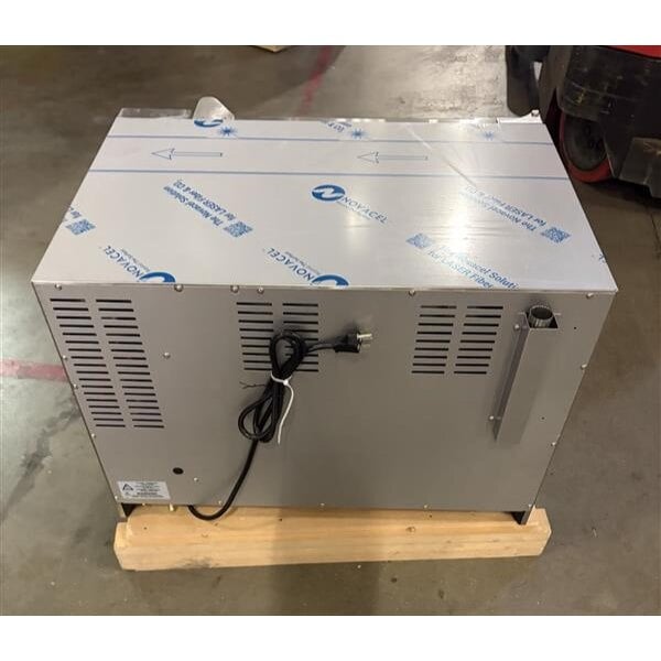 Scratch and Dent Moffat USE31D4-P Turbofan Single Deck Half Size Electric Convection Oven / Broiler with Digital Controls - 208V, 1 Phase, 2.9 kW