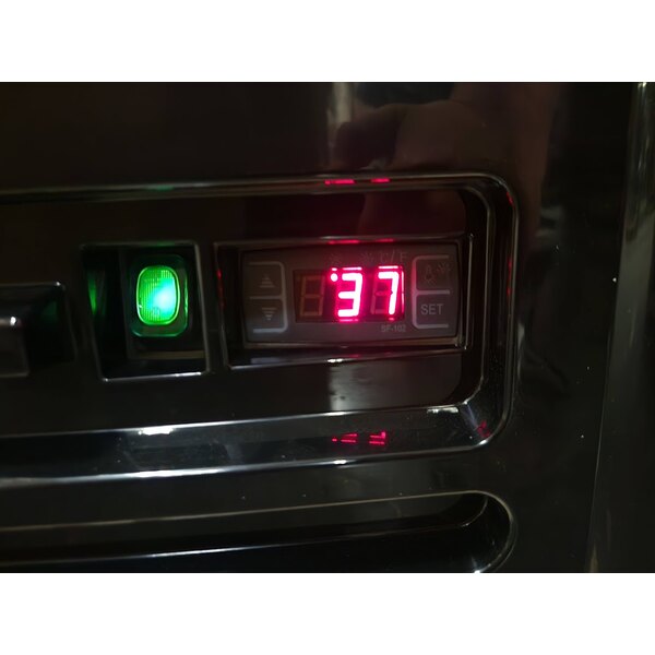 Scratch and Dent Avantco BMAC-36HC 36" Black Vertical Air Curtain Merchandiser - 115V