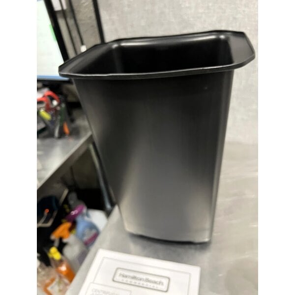 Scratch and Dent Hamilton Beach HJE960R Otto Auto Feed Juice Extractor - 120V