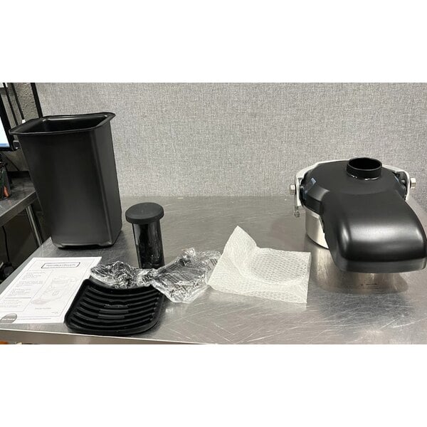 Scratch and Dent Hamilton Beach HJE960R Otto Auto Feed Juice Extractor - 120V