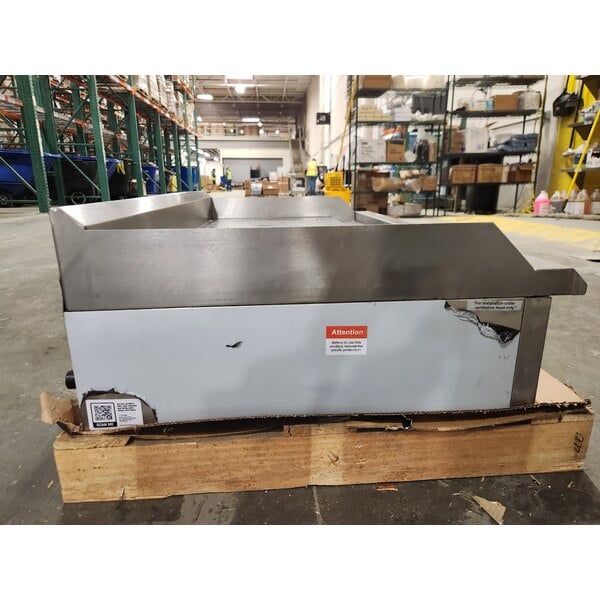 Scratch and Dent Avantco Chef Series CAG-48-MG 48" Countertop Gas Griddle with Manual Controls - 120,000 BTU