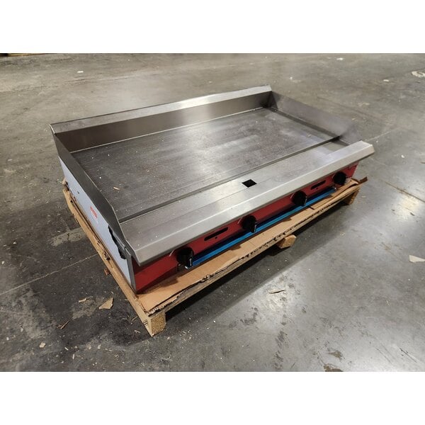 Scratch and Dent Avantco Chef Series CAG-48-MG 48" Countertop Gas Griddle with Manual Controls - 120,000 BTU