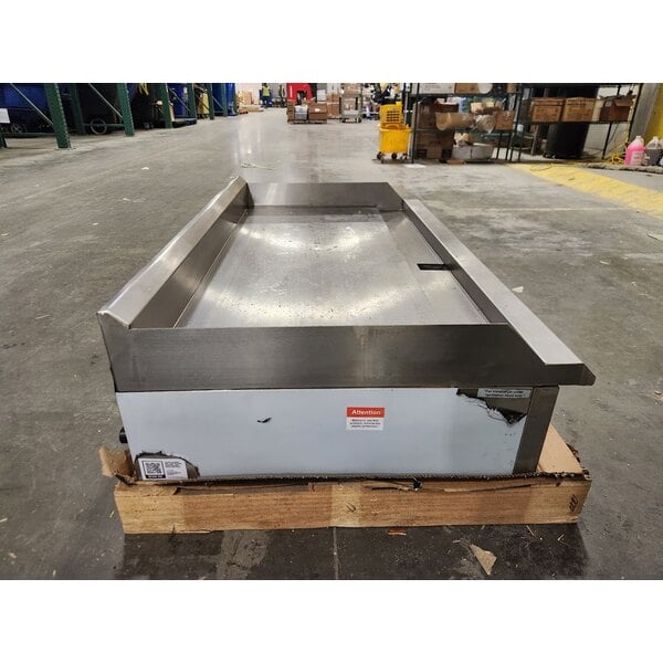 Scratch and Dent Avantco Chef Series CAG-48-MG 48" Countertop Gas Griddle with Manual Controls - 120,000 BTU