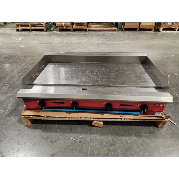 Scratch and Dent Avantco Chef Series CAG-48-MG 48" Countertop Gas Griddle with Manual Controls - 120,000 BTU