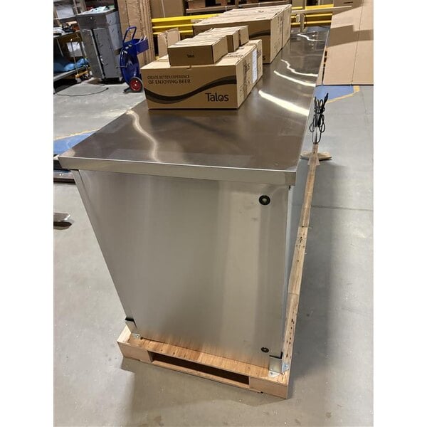 Scratch and Dent Avantco UDD-4-HC-S (2) Four Tap Kegerator Beer Dispenser - Stainless Steel, (3) 1/2 Keg Capacity