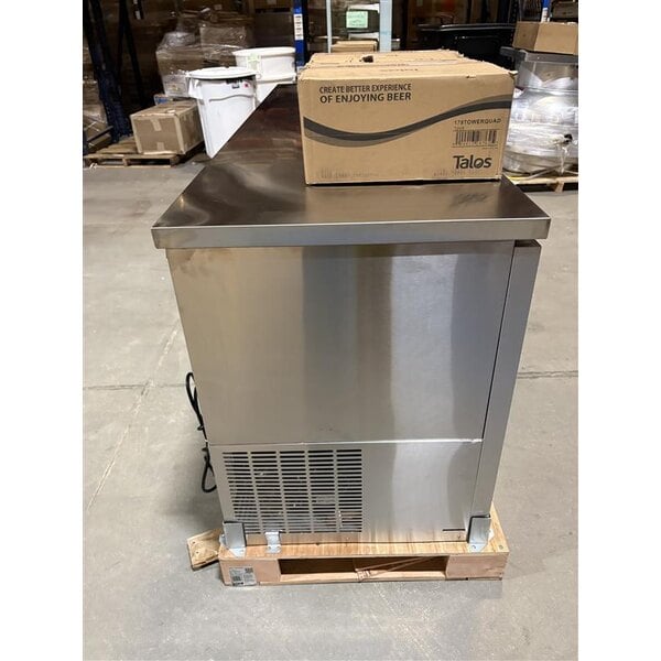 Scratch and Dent Avantco UDD-4-HC-S (2) Four Tap Kegerator Beer Dispenser - Stainless Steel, (3) 1/2 Keg Capacity