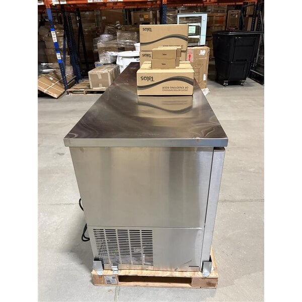 Scratch and Dent Avantco UDD-4-HC-S (2) Four Tap Kegerator Beer Dispenser - Stainless Steel, (3) 1/2 Keg Capacity