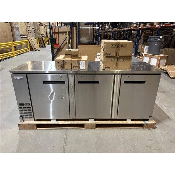 Scratch and Dent Avantco UDD-4-HC-S (2) Four Tap Kegerator Beer Dispenser - Stainless Steel, (3) 1/2 Keg Capacity