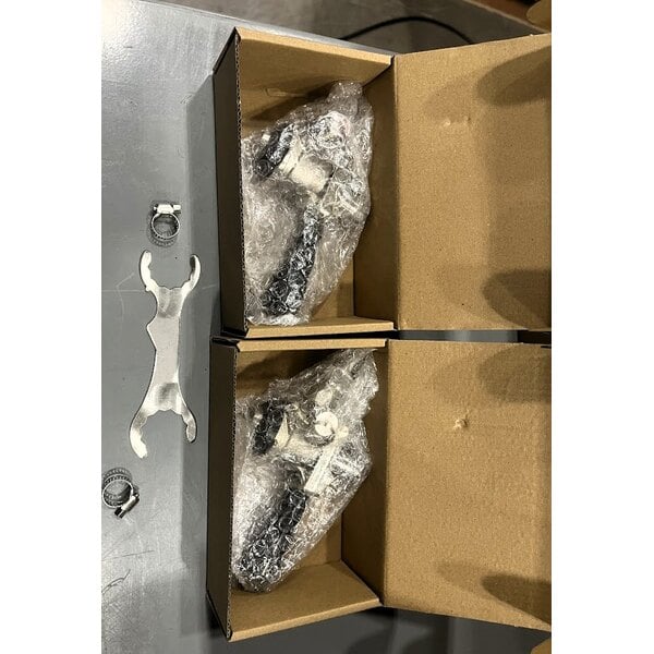 Scratch and Dent Avantco UDD-36-HC 36" Black Triple Tap Kegerator Beer Dispenser - (1) 1/2 Keg Capacity