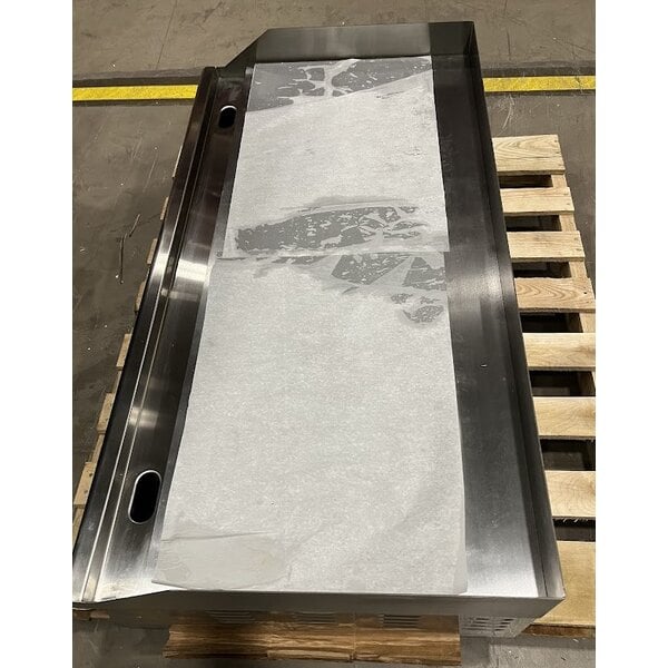 Scratch and Dent Avantco EG48N 48" Electric Countertop Griddle - 208/240V, 10482W-14000W