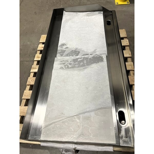 Scratch and Dent Avantco EG48N 48" Electric Countertop Griddle - 208/240V, 10482W-14000W