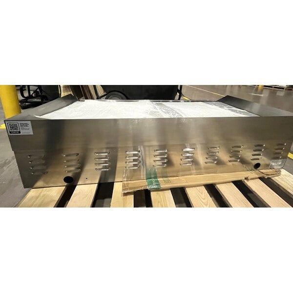 Scratch and Dent Avantco EG48N 48" Electric Countertop Griddle - 208/240V, 10482W-14000W