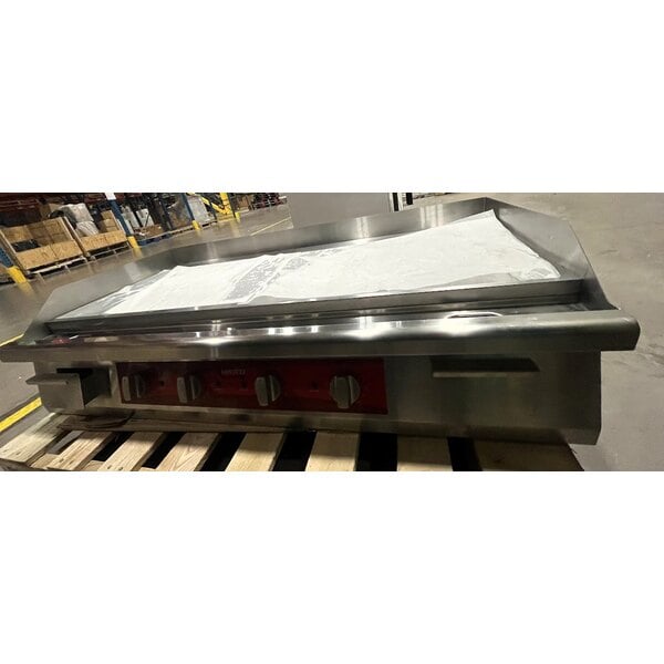 Scratch and Dent Avantco EG48N 48" Electric Countertop Griddle - 208/240V, 10482W-14000W