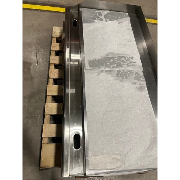 Scratch and Dent Avantco EG48N 48" Electric Countertop Griddle - 208/240V, 10482W-14000W