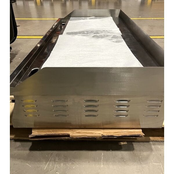 Scratch and Dent Avantco EG48N 48" Electric Countertop Griddle - 208/240V, 10482W-14000W