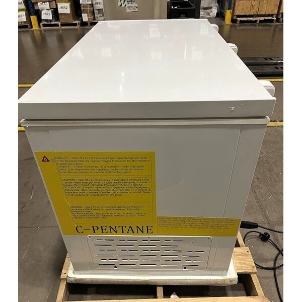 Scratch and Dent Galaxy CF13HC Commercial Chest Freezer - 12.7 cu. ft.