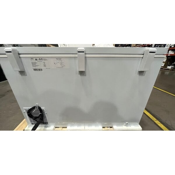 Scratch and Dent Galaxy CF13HC Commercial Chest Freezer - 12.7 cu. ft.