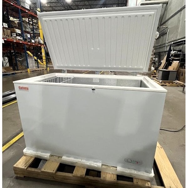 Scratch and Dent Galaxy CF13HC Commercial Chest Freezer - 12.7 cu. ft.