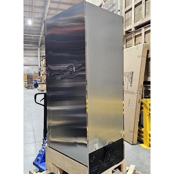 Scratch and Dent Avantco SS-1F-HC 29" Stainless Steel Solid Door Reach-In Freezer