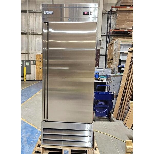 Scratch and Dent Avantco SS-1F-HC 29" Stainless Steel Solid Door Reach-In Freezer