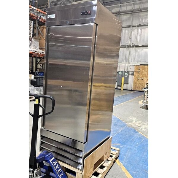 Scratch and Dent Avantco SS-1F-HC 29" Stainless Steel Solid Door Reach-In Freezer