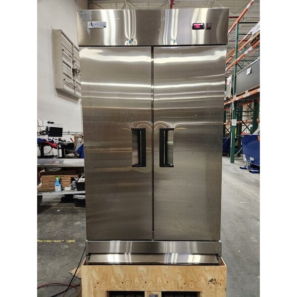 Scratch and Dent Avantco A-35F-HC 39 1/2" Solid Door Reach-In Freezer
