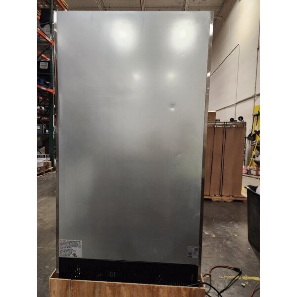 Scratch and Dent Avantco A-35F-HC 39 1/2" Solid Door Reach-In Freezer