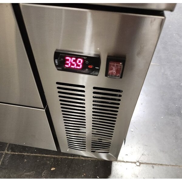 Scratch and Dent Avantco CBE-60-HC 60" 2 Drawer Refrigerated Chef Base