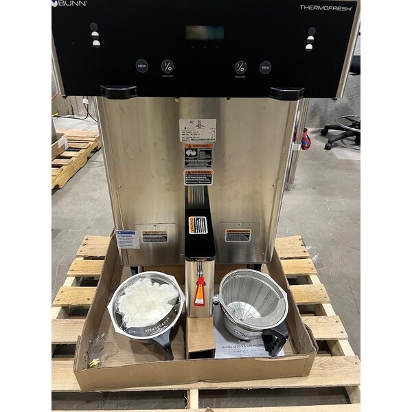 Scratch and Dent Bunn 34600.0006 BrewWISE Dual ThermoFresh DBC Brewer with Funnel Lock - 120/208V, 5700W