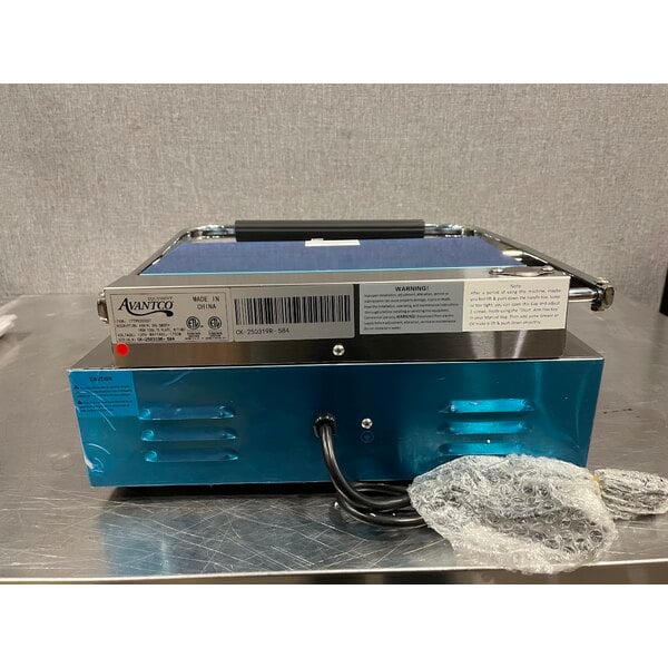 Scratch and Dent Avantco PG200ST Commercial Panini Sandwich Grill with Timer, Smooth Plates, and 13 3/8" x 8 3/4" Cooking Surface - 120V, 1750W