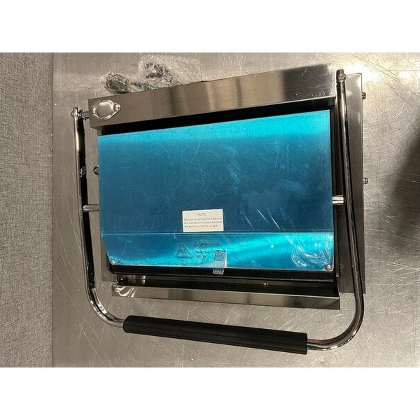 Scratch and Dent Avantco PG200ST Commercial Panini Sandwich Grill with Timer, Smooth Plates, and 13 3/8" x 8 3/4" Cooking Surface - 120V, 1750W