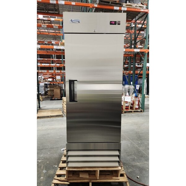 Scratch and Dent Avantco A-19F-HC 29" Solid Door Reach-In Freezer