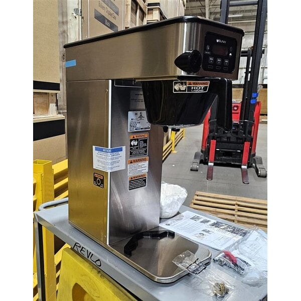 Scratch and Dent Bunn 53100.0100 BrewWISE ICB-DV Infusion Stainless Steel Single Automatic Coffee Brewer - Dual Voltage