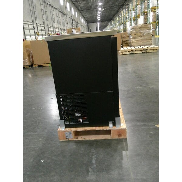 Scratch and Dent Avantco UDD-60-HC (2) Triple Tap Shallow Depth Kegerator Beer Dispenser - Black, (2) 1/2 Keg Capacity