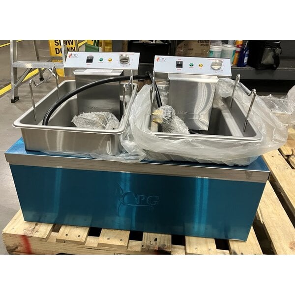 Scratch and Dent Cooking Performance Group EF302 30 lb. Dual Tank Heavy-Duty Electric Countertop Fryer - 208/240V, 8400/11,000W