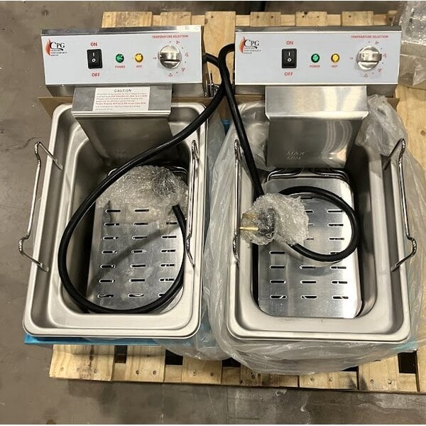 Scratch and Dent Cooking Performance Group EF302 30 lb. Dual Tank Heavy-Duty Electric Countertop Fryer - 208/240V, 8400/11,000W