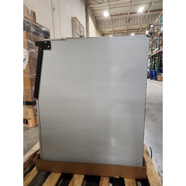 Scratch and Dent Avantco Ice BIN23022 22" Ice Storage Bin - 275 lb.