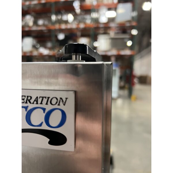 Scratch and Dent Avantco A-12R-HC 25" Solid Door Reach-In Refrigerator