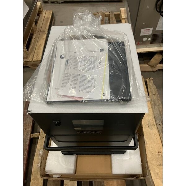 Scratch and Dent Merrychef eikon e1s Classic High-Speed Accelerated Cooking Countertop Oven - 208/240V