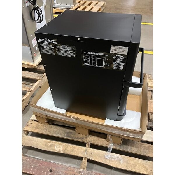 Scratch and Dent Merrychef eikon e1s Classic High-Speed Accelerated Cooking Countertop Oven - 208/240V