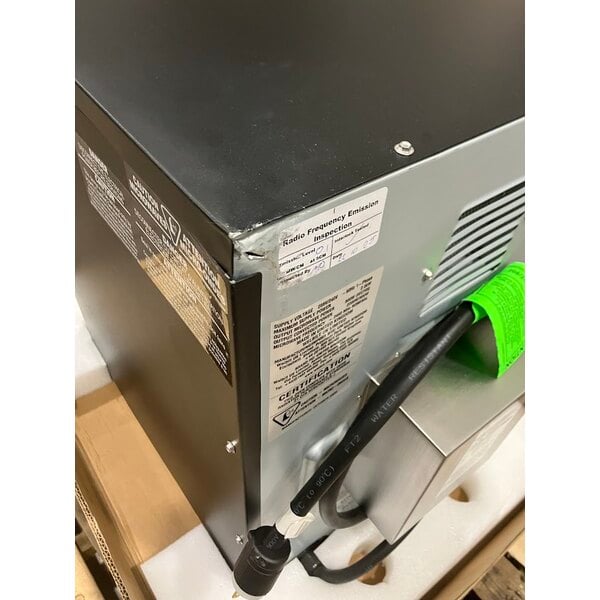 Scratch and Dent Merrychef eikon e1s Classic High-Speed Accelerated Cooking Countertop Oven - 208/240V