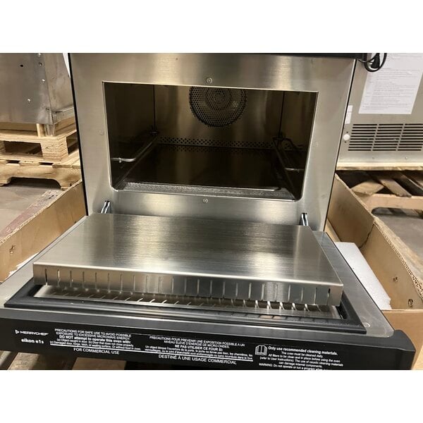 Scratch and Dent Merrychef eikon e1s Classic High-Speed Accelerated Cooking Countertop Oven - 208/240V