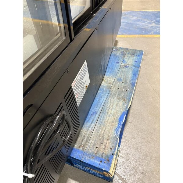 Scratch and Dent Avantco DLC82-HC-B 82" Black Curved Glass Refrigerated Deli Case