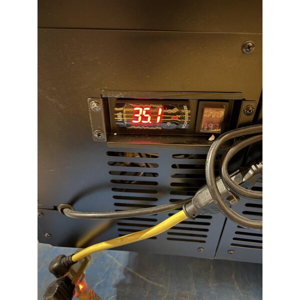 Scratch and Dent Avantco DLC82-HC-B 82" Black Curved Glass Refrigerated Deli Case