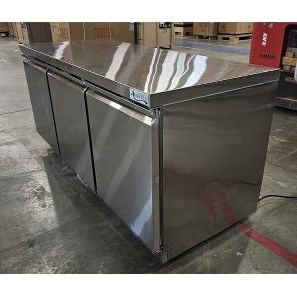 Scratch and Dent Avantco ZUC-72R-HC 72" Front Breathing Undercounter Refrigerator