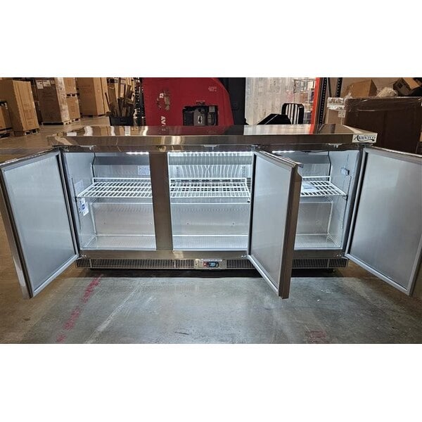 Scratch and Dent Avantco ZUC-72R-HC 72" Front Breathing Undercounter Refrigerator