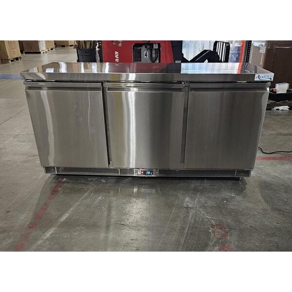 Scratch and Dent Avantco ZUC-72R-HC 72" Front Breathing Undercounter Refrigerator